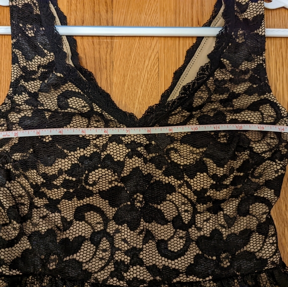 Black lace skater dress (fits like an 8) - Picture 4 of 5